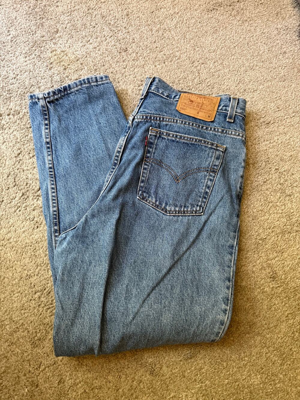 Vintage Levi’s 550 Relaxed Fit Tapered Leg Jeans